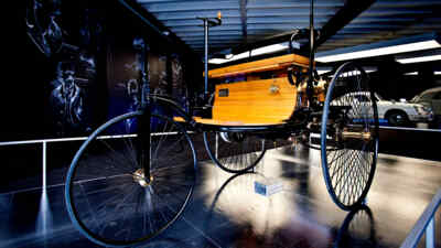 Altes Automobil zu sehen in der Automobilausstellung am Großglockner