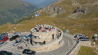 tourists at the Edelweissspitze